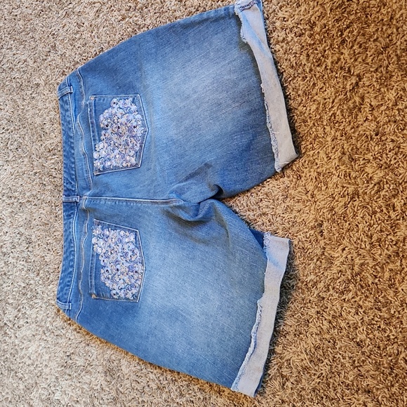 Cato Comtemporary Denim Shorts - Picture 4 of 5